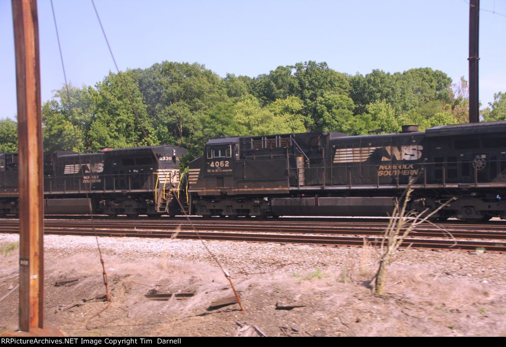 NS 4062 coal train power